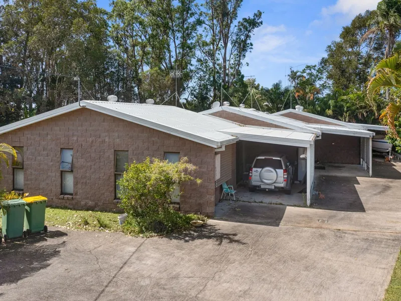 A UNIT SUCH AS THIS SO CLOSE TO THE WATER IS VERY RARE