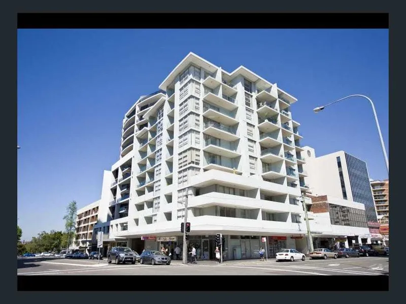 Modern One Bed Apartment In Middle of Bondi Junction!