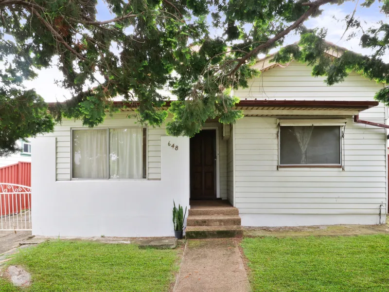 Family Home with 2 Bed Outbuilding on 600sqm approx