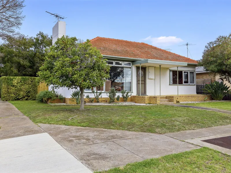 2 Bedroom, 1 Bathroom Neat & Tidy home