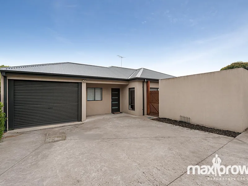 SLEEK AND STYLISH STUNNER