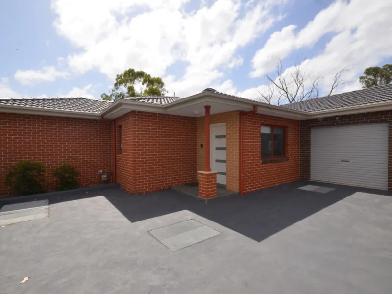 NEAR NEW 4 BEDROOM VILLA