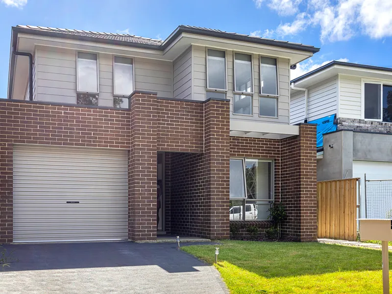 STUNNING MODERN FAMILY HOME!