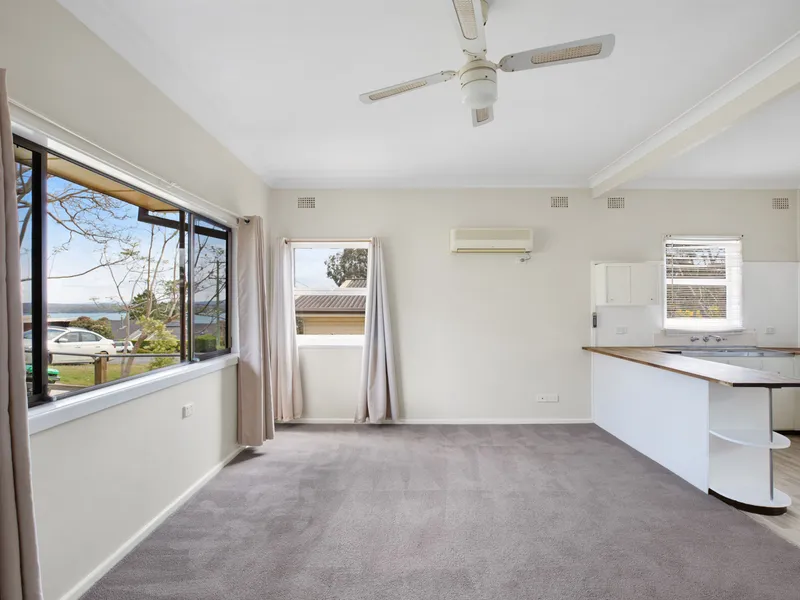 CLOSE TO SHOPS & WATERFRONT PRECINCT