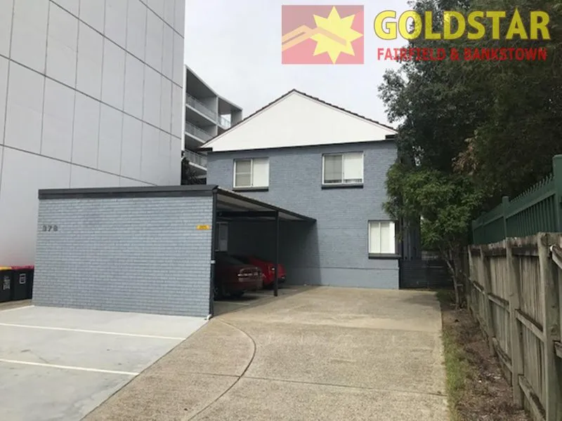 GREAT LOCATION - WALKING DISTANCE TO EVERYTHING
