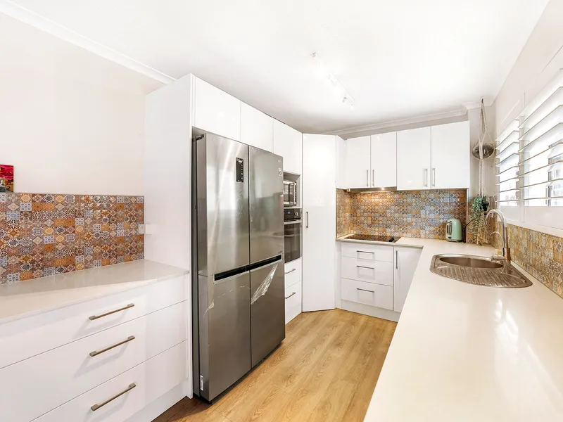 Sensational Ground Floor Unit! On A Huge 741m2 Block - Walk To The Beach