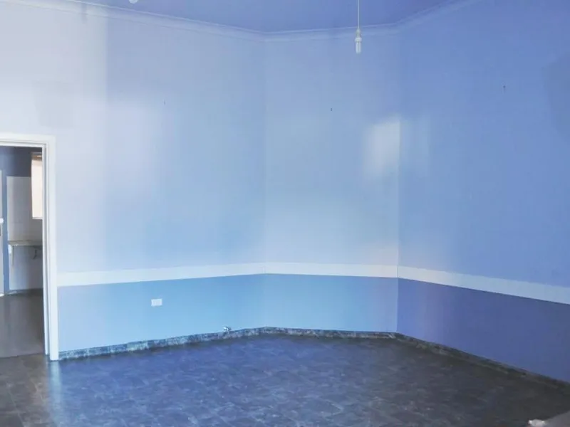 Commercial shop in Prime on main street