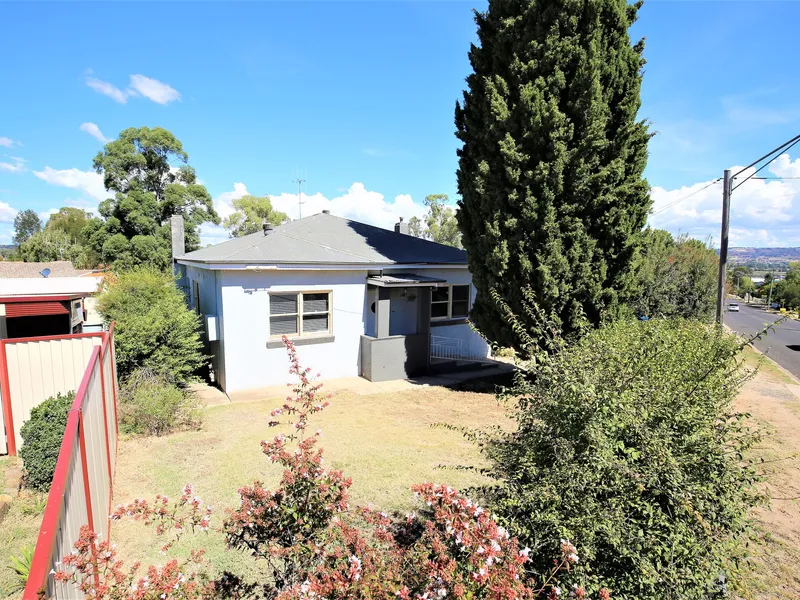 CLOSE TO SCHOOLS & SHOPS