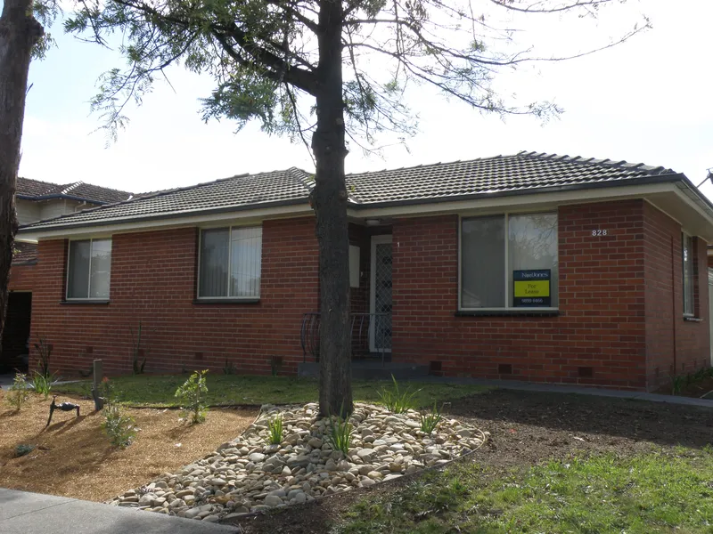 Magnificent Location – FIRST WEEKS RENT FREE