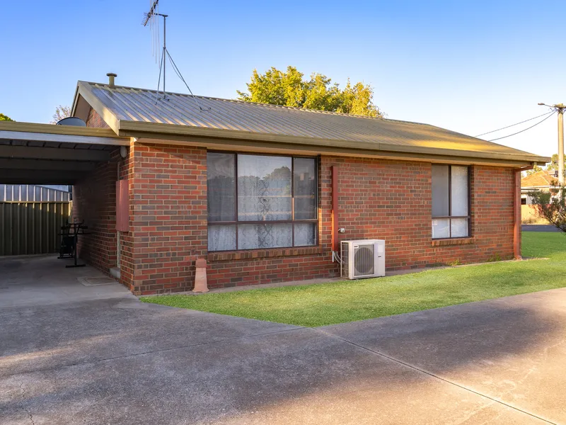 Charming Two Bedroom Unit