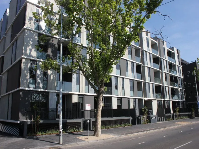 Spacious Two Bedroom Apartment in Carlton!