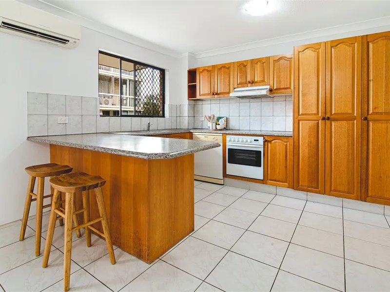 Fantastic unit in sort after Bauer St, Southport!