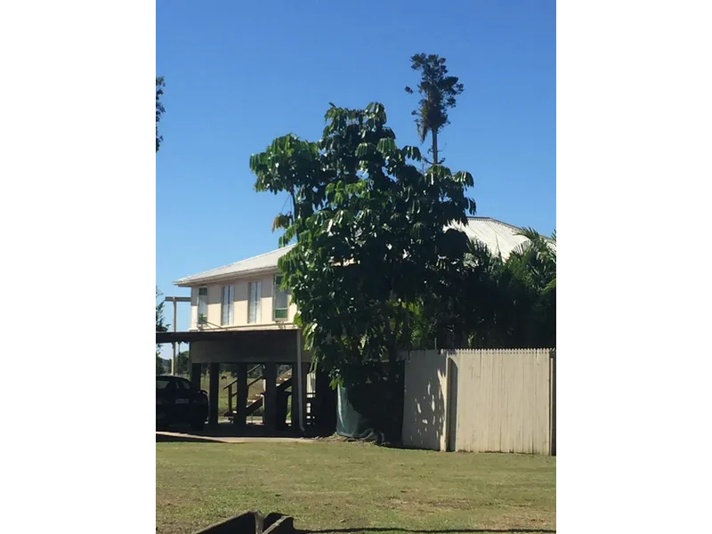 TROPICAL RIVIERA!    HOME + 3 SHOP PACKAGE  TOTAL AREA 2259 m2