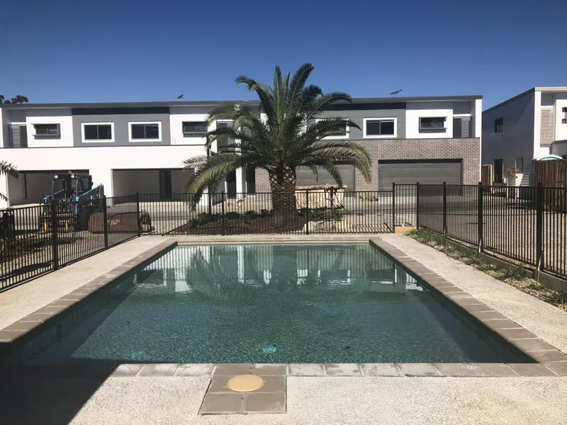 Nearly New 3 bedrooms Townhouse