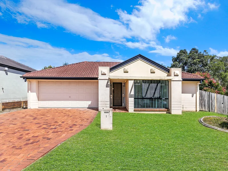 *CLOSE TO SHOPS, SCHOOLS, TRANSPORT & PARK* *AIR CON*