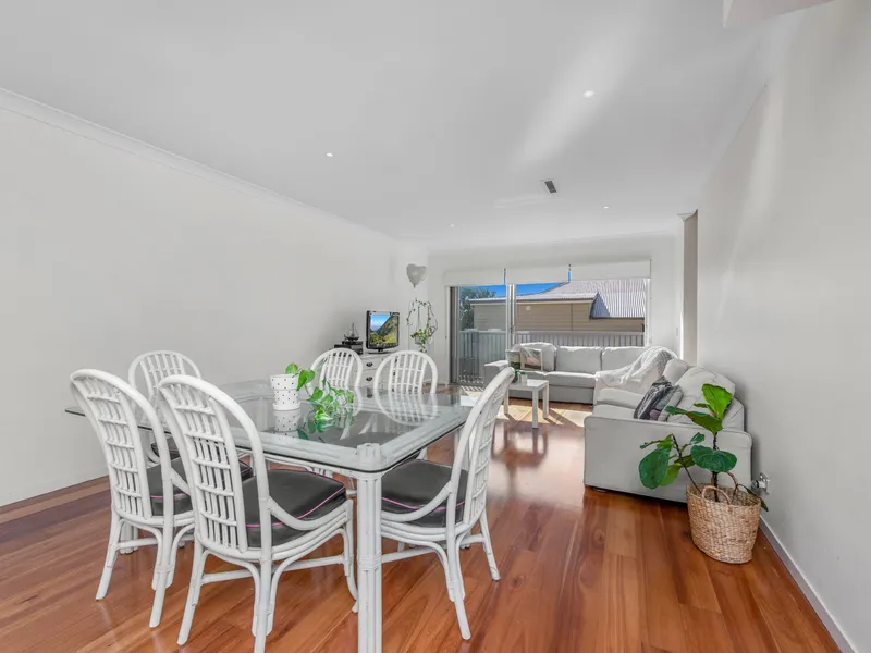 An Abundance Of Elegance And Style In The Perfect Location