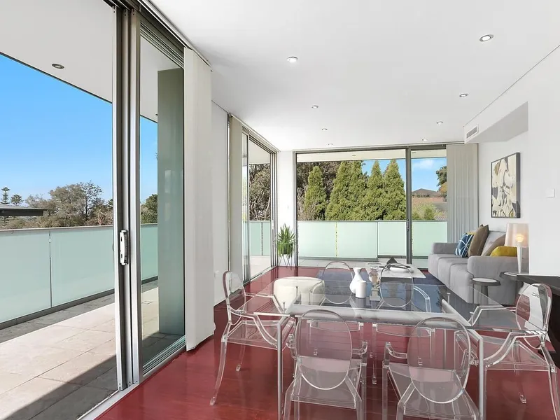 BEAUTIFUL EXECUTIVE STYLE PENTHOUSE APARTMENT!