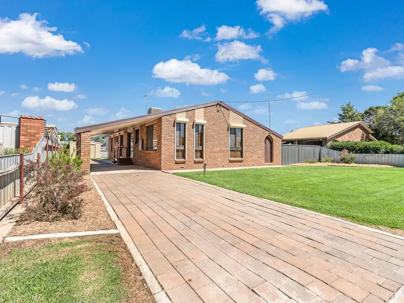 OPPORTUNITY KNOCKS - DON’T LET THIS ONE PASS YOU BY !