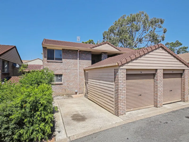 Spacious Town House in Biggera Waters!