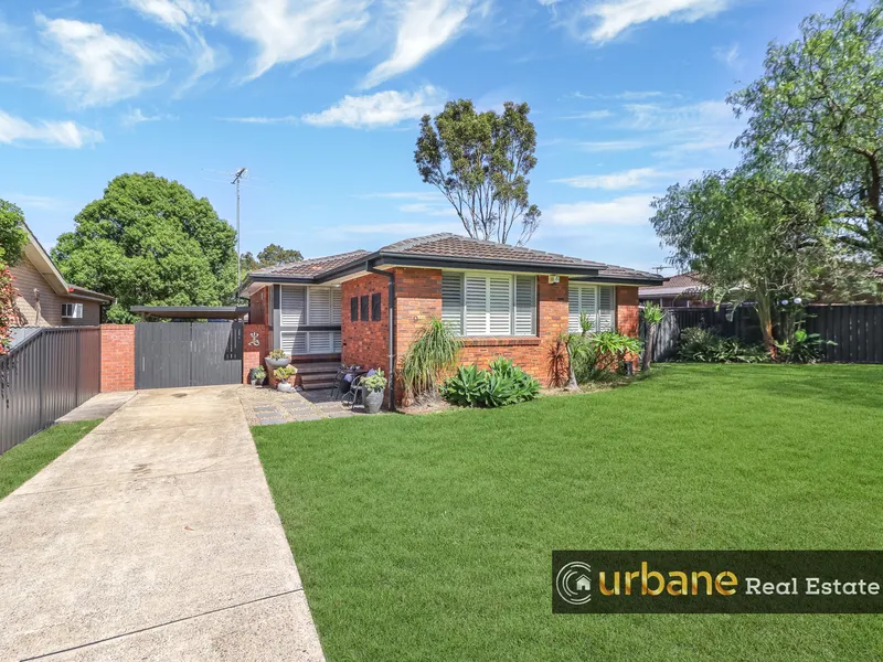 WELL MAINTAINED FAMILY HOME + SWIMMING POOL+ SHORT WALK TO SHOPS AND SCHOOLS