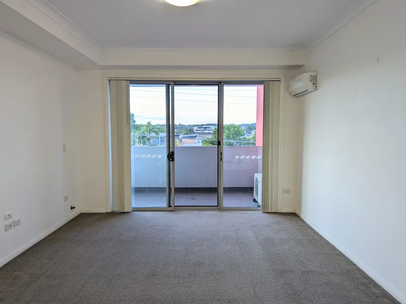 Generously spaced apartment just minutes away from Parramatta CBD!