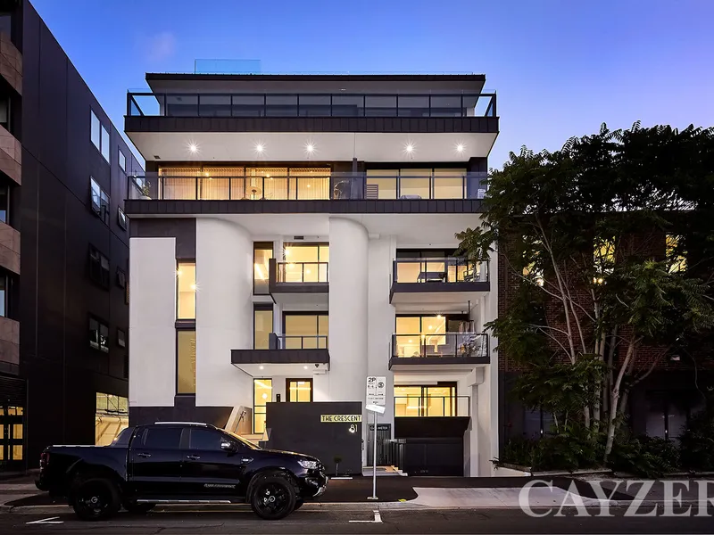 FOURTH FLOOR SPLIT LEVEL APARTMENT WITH STUNNING CITY VIEWS