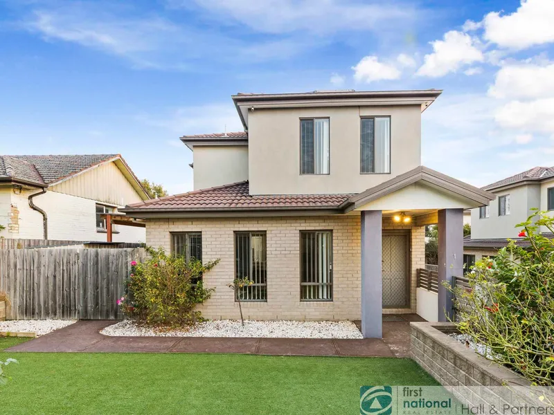 Modern Townhouse in Prime Location!