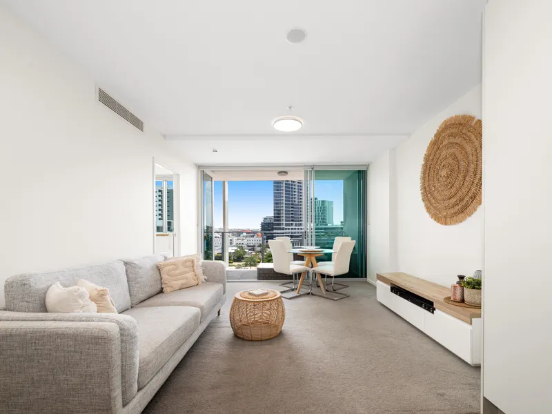 Desirable city fringe retreat at landmark 'Skyring'