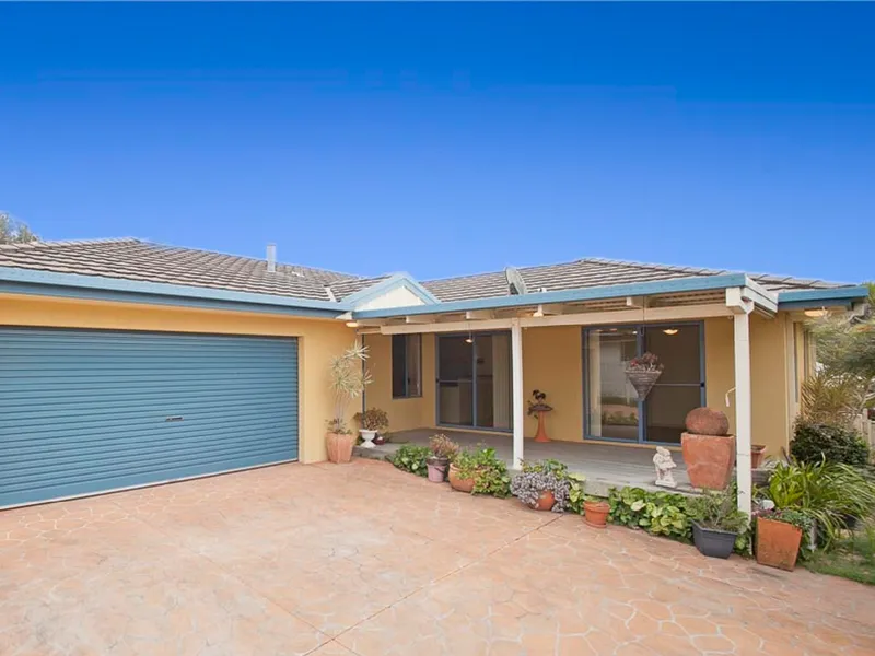 One level 3 bedroom home located in one of Sawtell's most sought after streets - Option of 6 or 12 month lease available.
