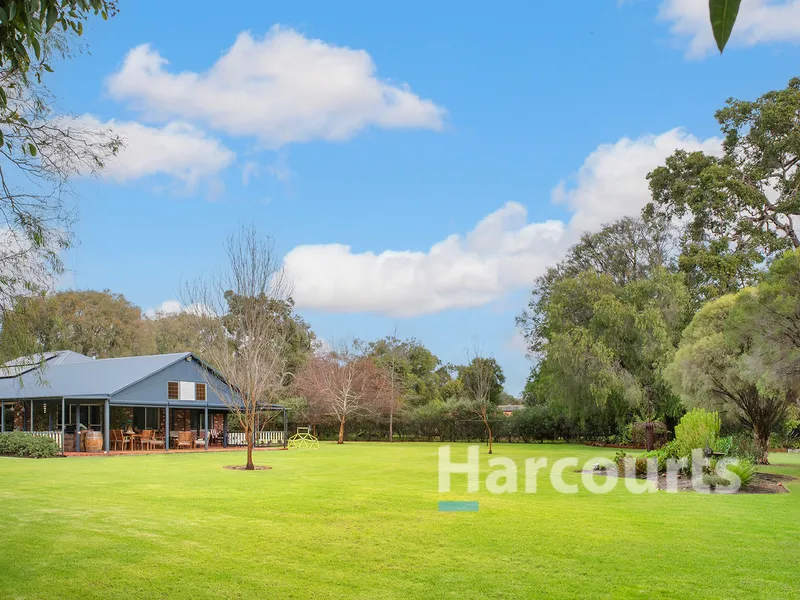 Lifestyle Living.- Large Lot