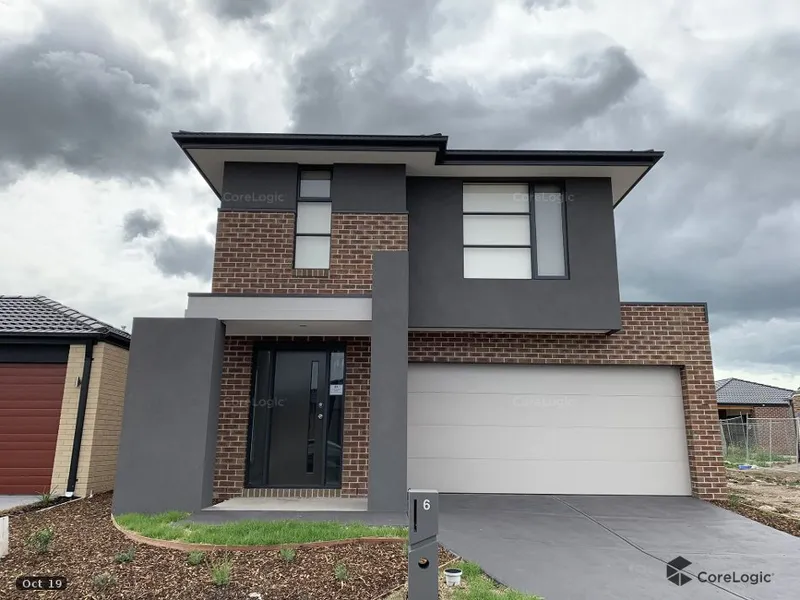 4 Almost new 4 bedroom house in Cranbourne North