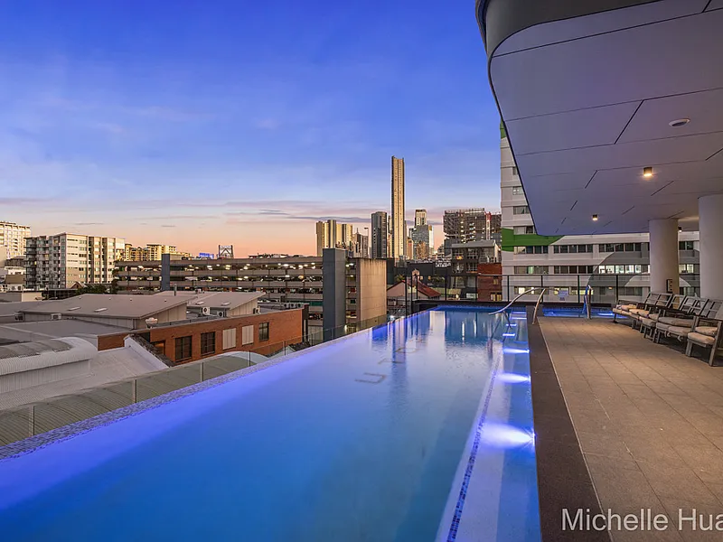 Spacious Light Filled Apartment with stunning Views!