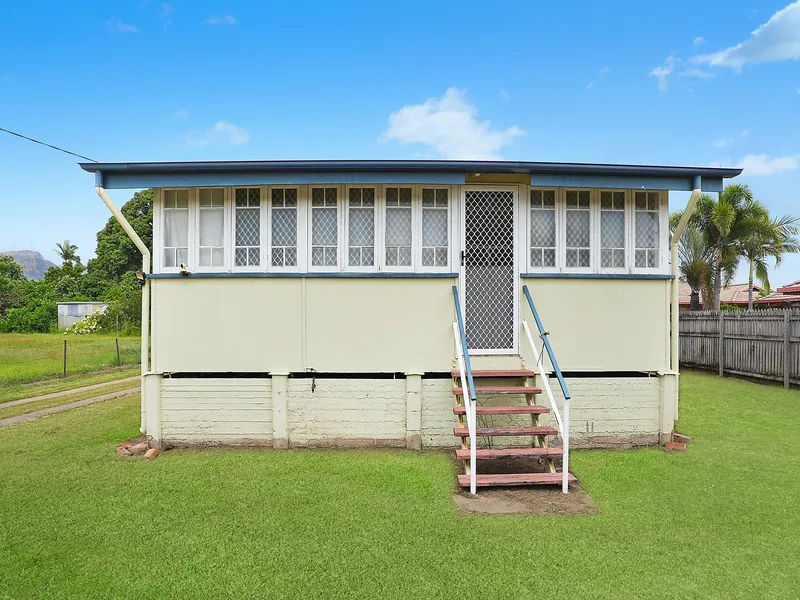 Queenslander on 1012sqm in central Rosslea