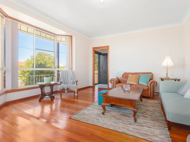 WELL PRESENTED LOW MAINTENANCE FAMILY HOME INCLUDING AIR-CON