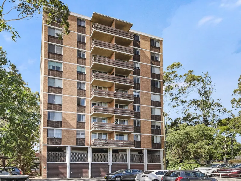 Tastefully Upgraded Apartment in Great Location 