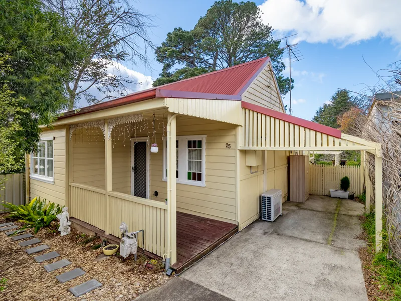 Enviably Quaint Weatherboard Cottage in Excellent Position