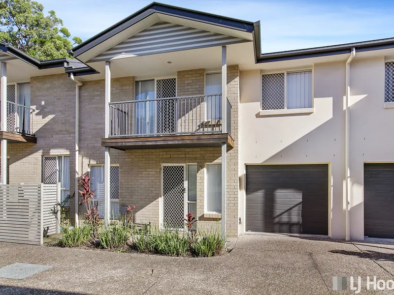 GOOD AS NEW TOWNHOUSE in lovely quiet area.