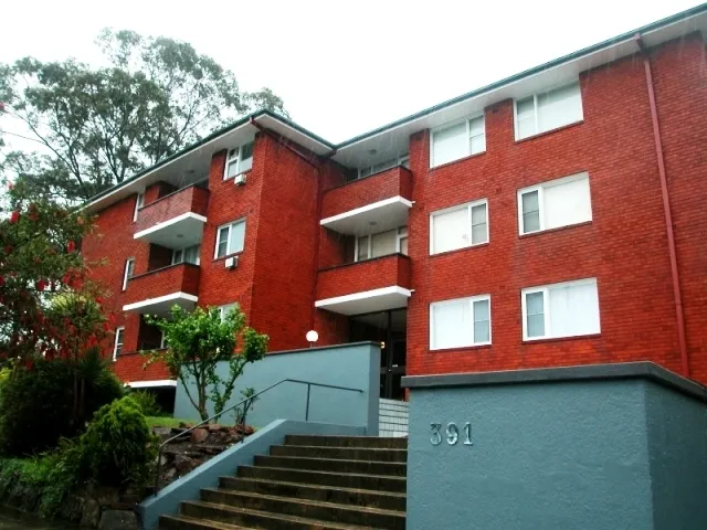 RENOVATED TWO BEDROOM UNIT IN CHATSWOOD