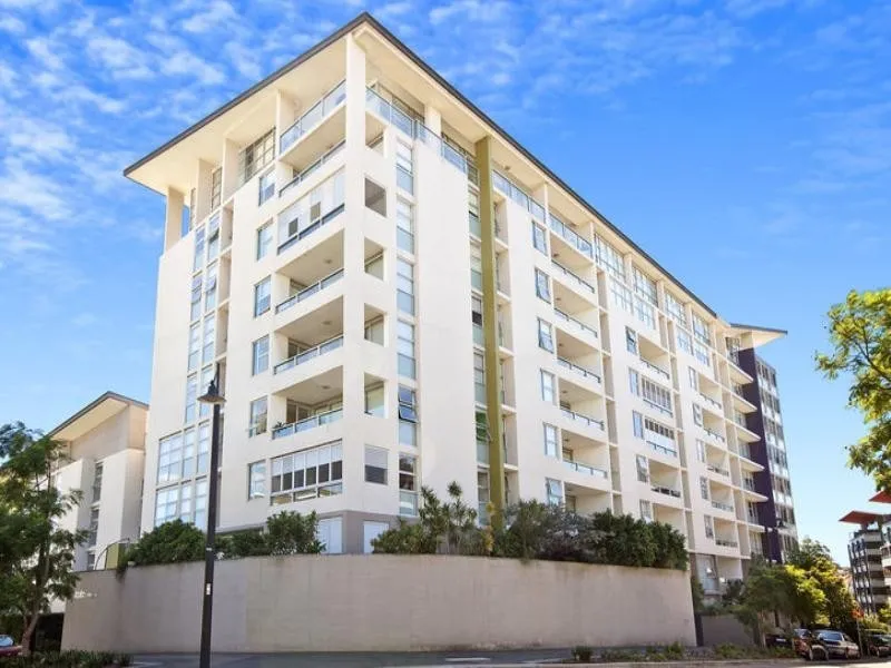 ONE BEDROOM WITH PARKING IN AQUILON BUILDING