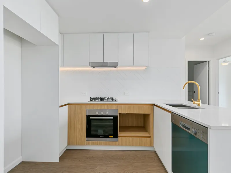 MUST SEE, BRAND NEW 2 BEDROOM APARTMENT WITH A ROOF TOP POOL & BBQ FACILITIES!