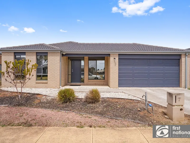 4 Bedrooms Family Home- Walk to P-9 Point Cook College