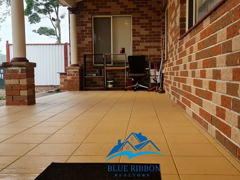 NICE GRANNY INCLUDING BILLS