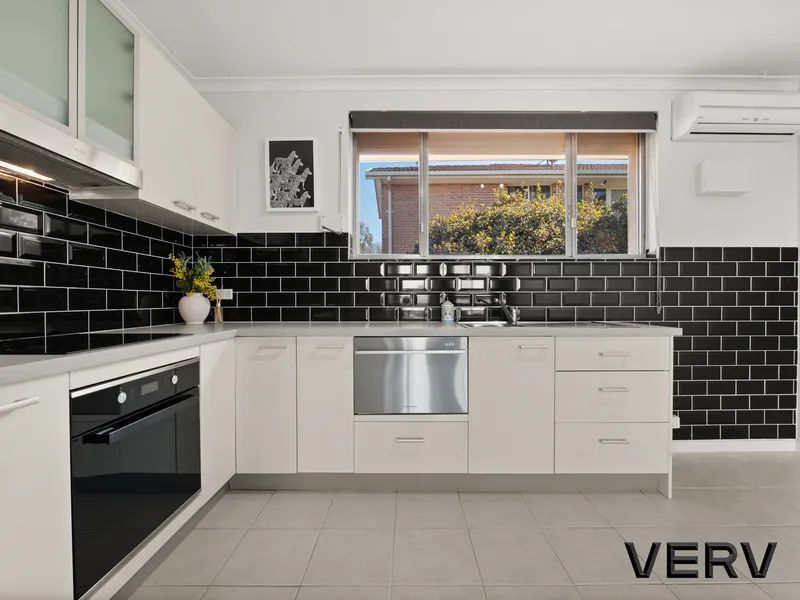 Discover Your Sun-Kissed Retreat!