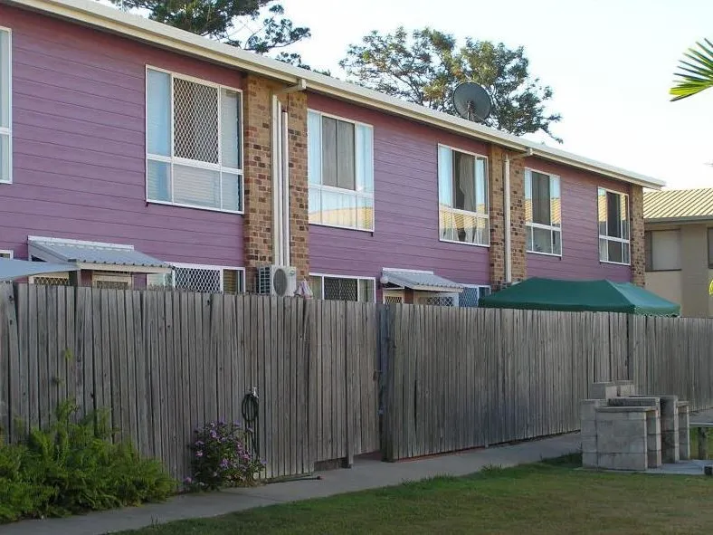NEAT & TIDY TWO BEDROOM UNIT IN SOUTH GLADSTONE