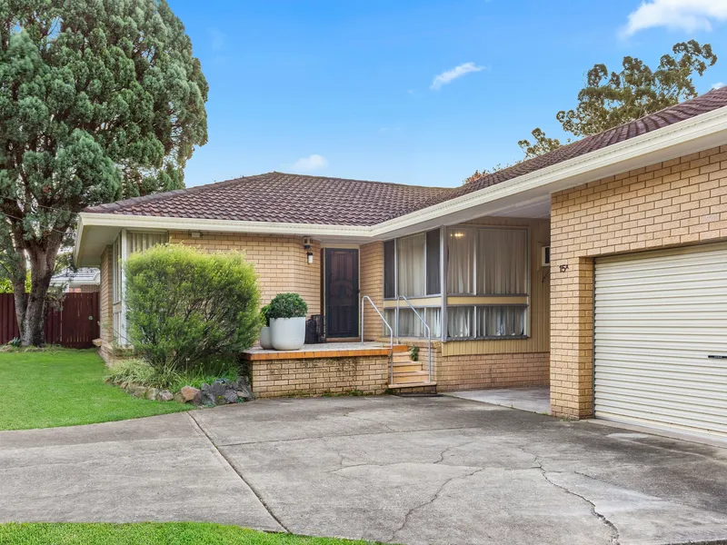 Discover the Comfort and Convenience of 42 Waratah Street