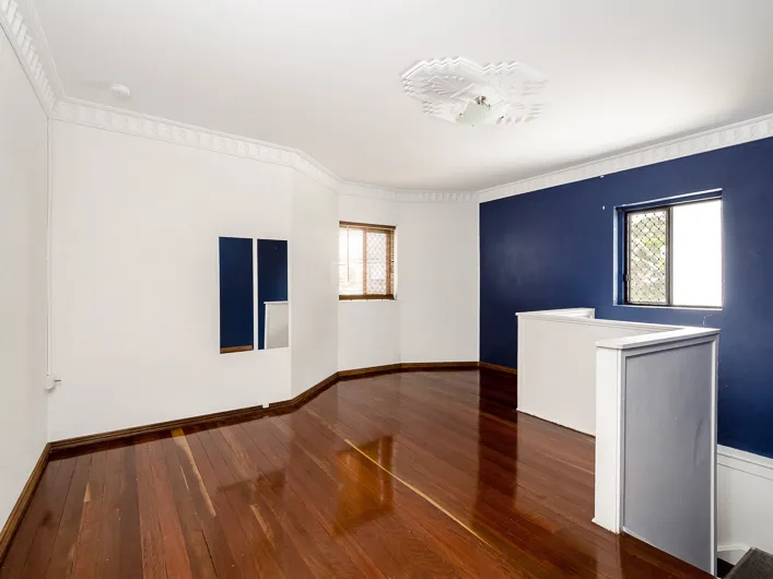 LOCATED IN THE CBD WALKING DISTANCE TO SHOPPING CENTRES