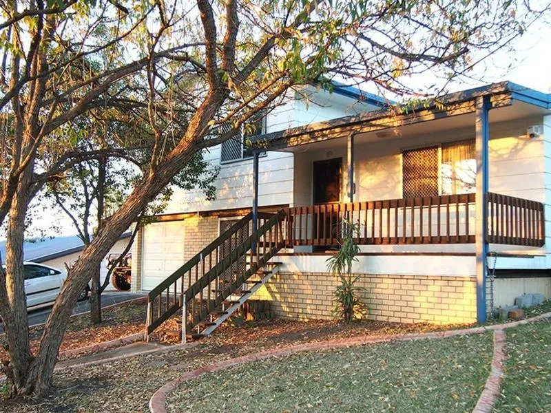 COOL IN THE POOL - PLUS TRI LEVE HOME WHAT A GREAT SPACE  - UNIQUE IN ITS OWN WAY 