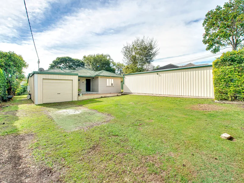 Huge 809m2 + 4 Bed Home + Development Potential