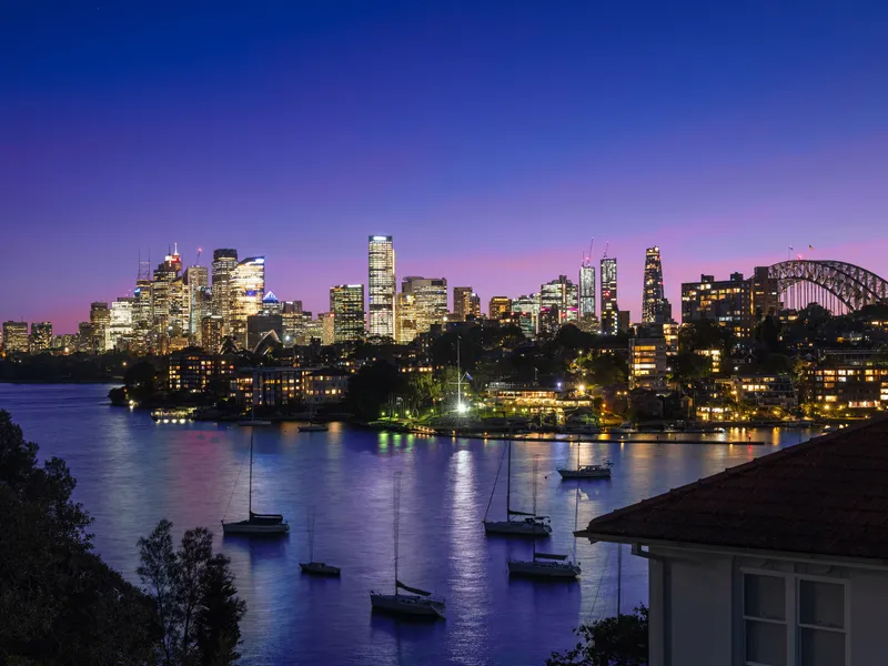 Dress circle position, elegant apartment with harbour and city views