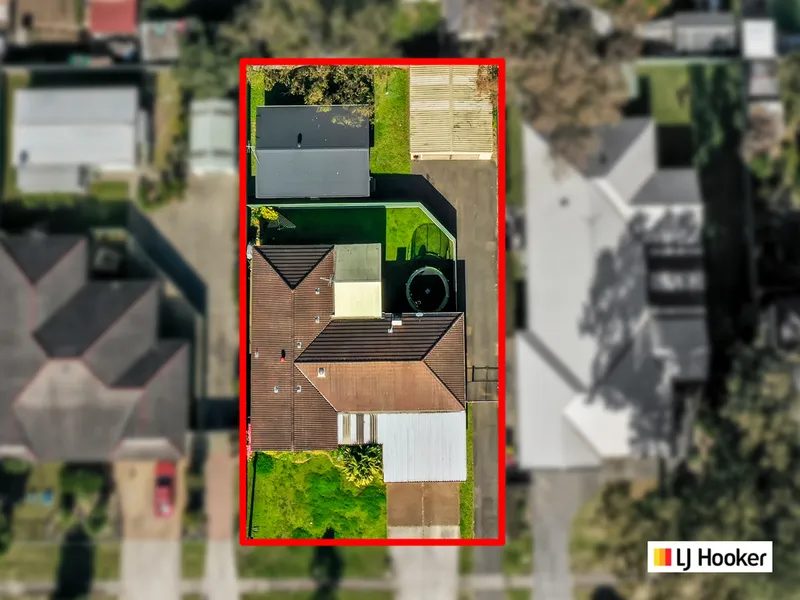 1043m2 + 4 BEDROOM HOUSE + 2 BEDROOM GRANNY FLAT